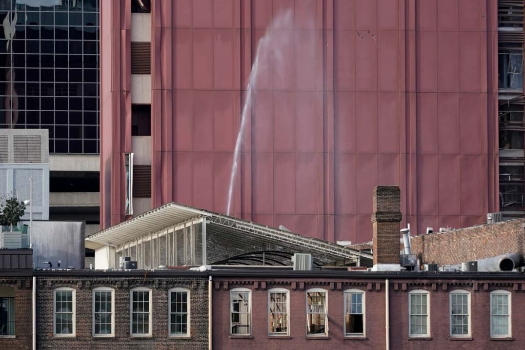 Explosão em Nashville (EUA) feridos e atinge 20 edifícios