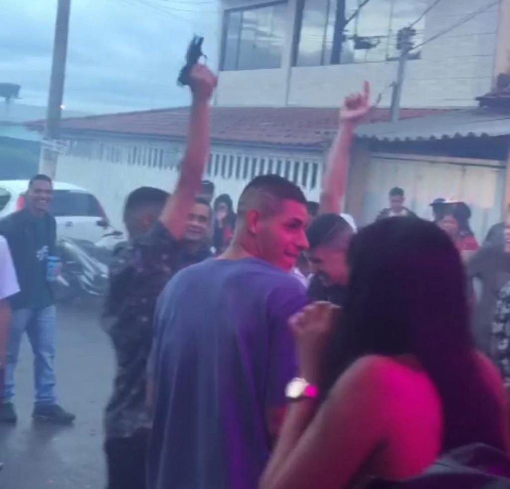 tiro em festa