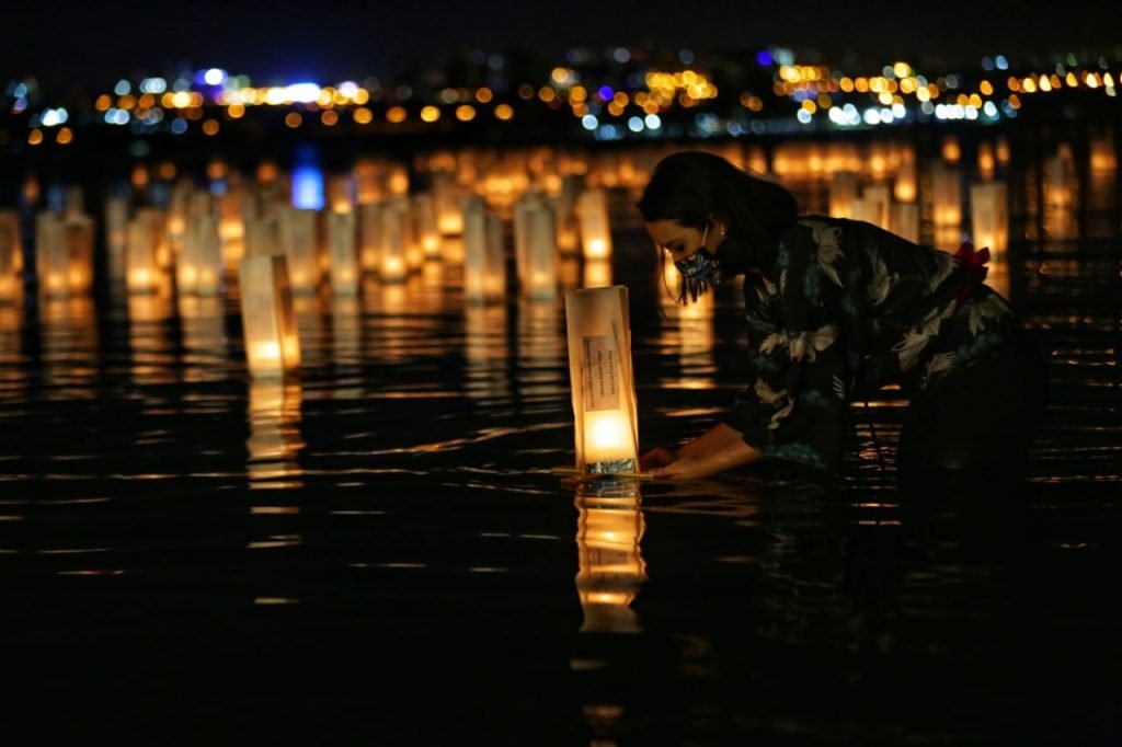 Festival Tooro Nagashi em Brasília, lanternas iluminam o lago Paranoá em homenagem os mortos 6