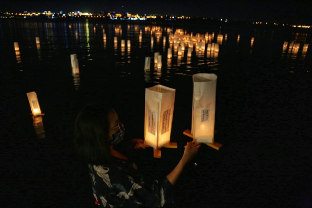 Festival Tooro Nagashi em Brasília, lanternas iluminam o lago Paranoá em homenagem os mortos 6