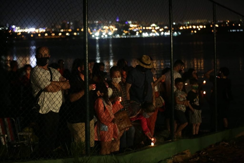 Festival Tooro Nagashi em Brasília, lanternas iluminam o lago Paranoá em homenagem os mortos 6