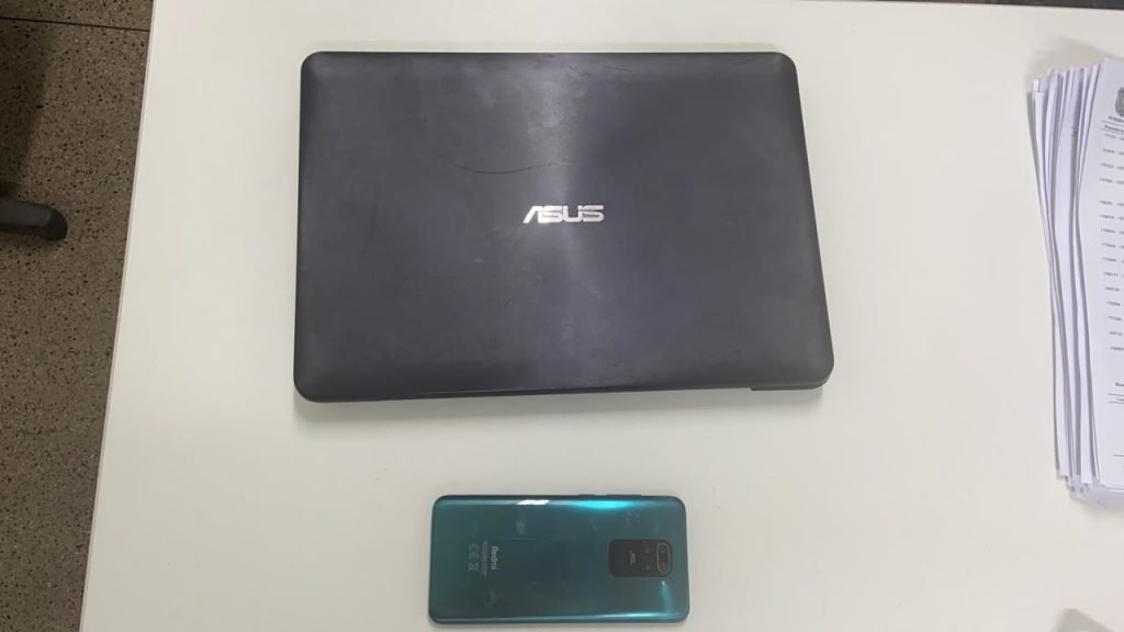 notebook e celular