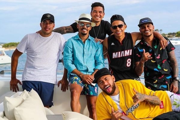 Neymar com os amigos