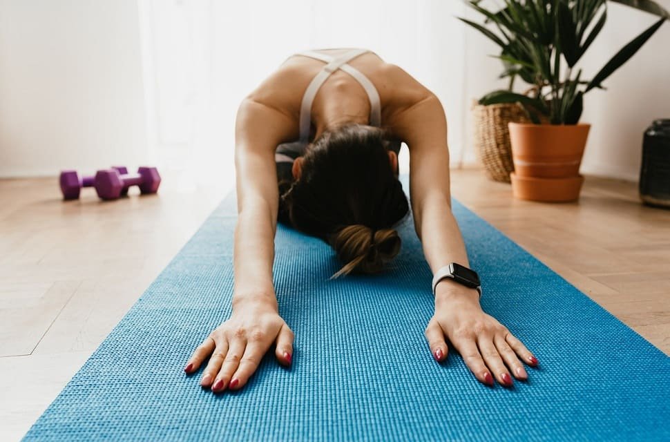 Yoga para melhorar a postura: 3 asanas que vão te ajudar - Blog Zen