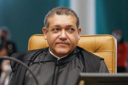 Ministro Nunes Marques durante sessão solene de posse no STF.