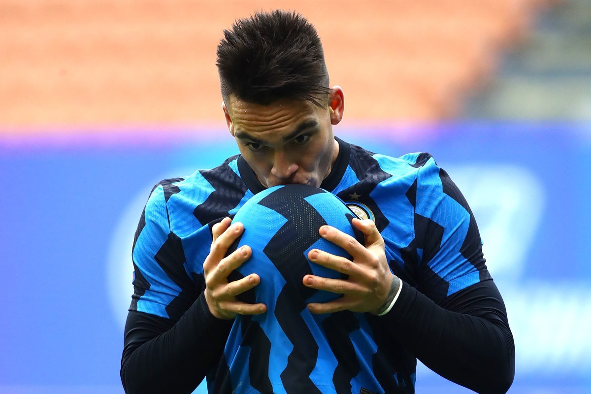 Lautaro Martinez faz três gols e comemora na Inter de Milão