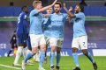 Jogadores do Manchester City comemoram gol em cima do Chelsea
