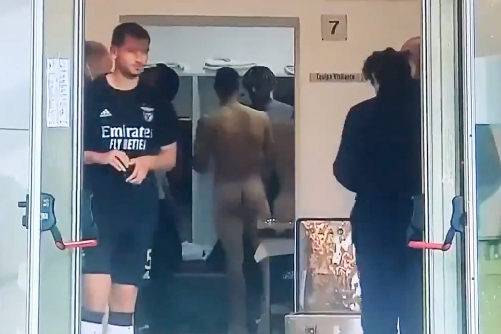 jogador pelado