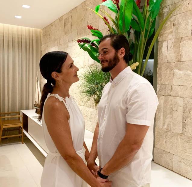 Fátima Bernardes e Túlio Gadêlha de mãos dadas - Metrópoles