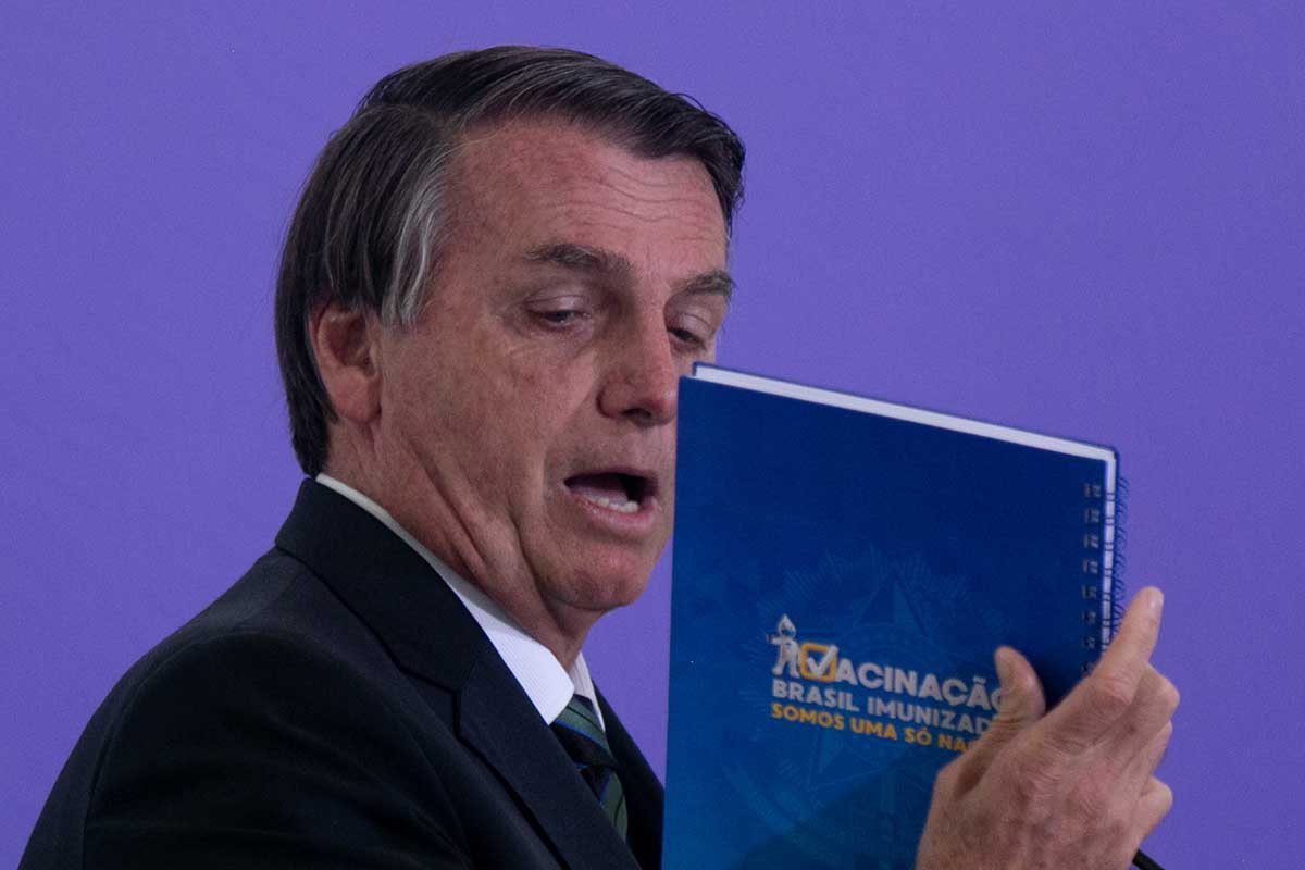 Bolsonaro afirma que Michelle tomou vacina contra a Covid-19