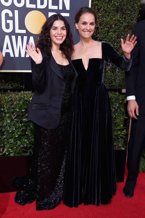 America Ferrera e Natalie Portman no Globo de Ouro 2018