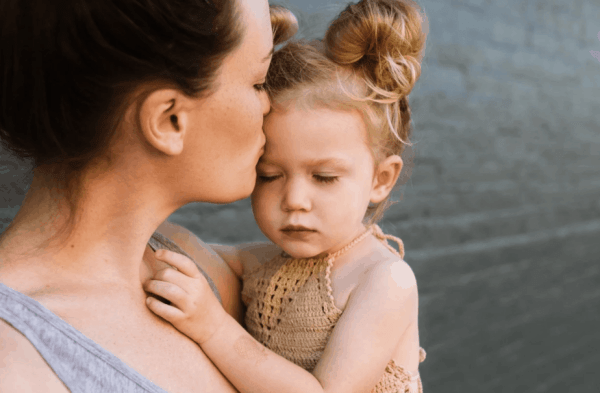 Penteados para bebês: dicas, cuidados e ideias para estilizar o cabelo das  crianças