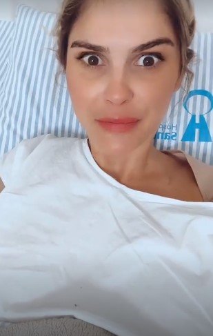 Bárbara Evans em cama de hospital