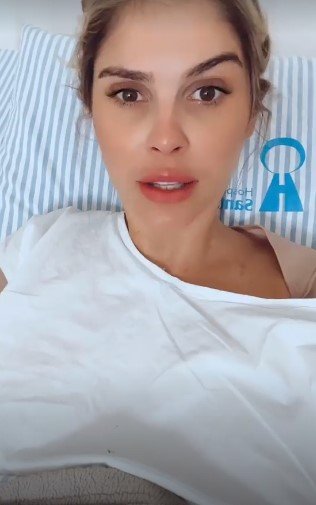 Bárbara Evans em cama de hospital
