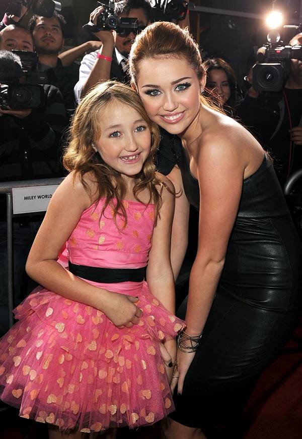 Entenda Por Que O Estilo De Noah Irmã De Miley Cyrus Faz Tanto Sucesso Metrópoles 6535