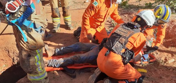 Homem em risco de afogamento resgatado do rio Arade em Portimão