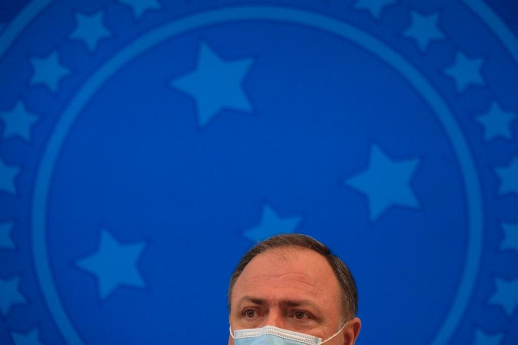 Pazuello anuncia aquisição de 100 milhões de doses da vacina