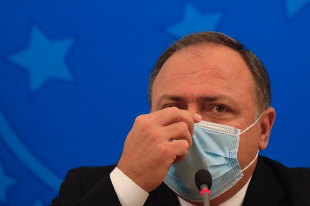 Pazuello anuncia aquisição de 100 milhões de doses da vacina