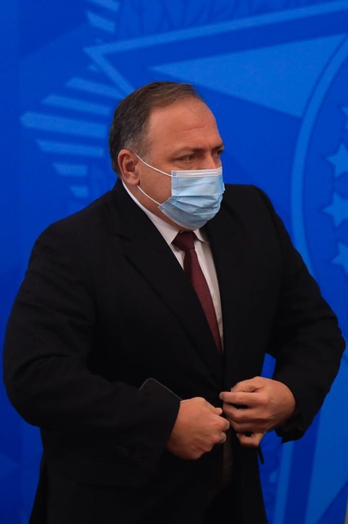 Pazuello anuncia aquisição de 100 milhões de doses da vacina 9