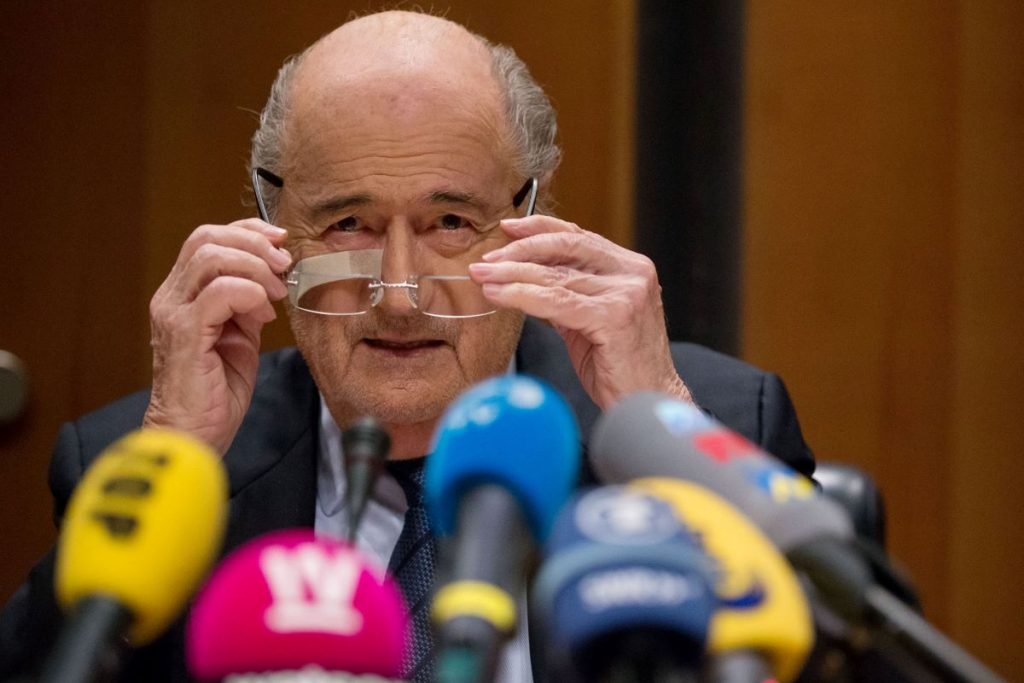 Joseph Blatter é internado