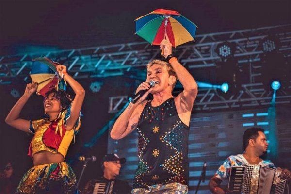 Cantor da banda Carrapicho, Zezinho morre aos 69 anos, v&iacute;tima da Covid-19