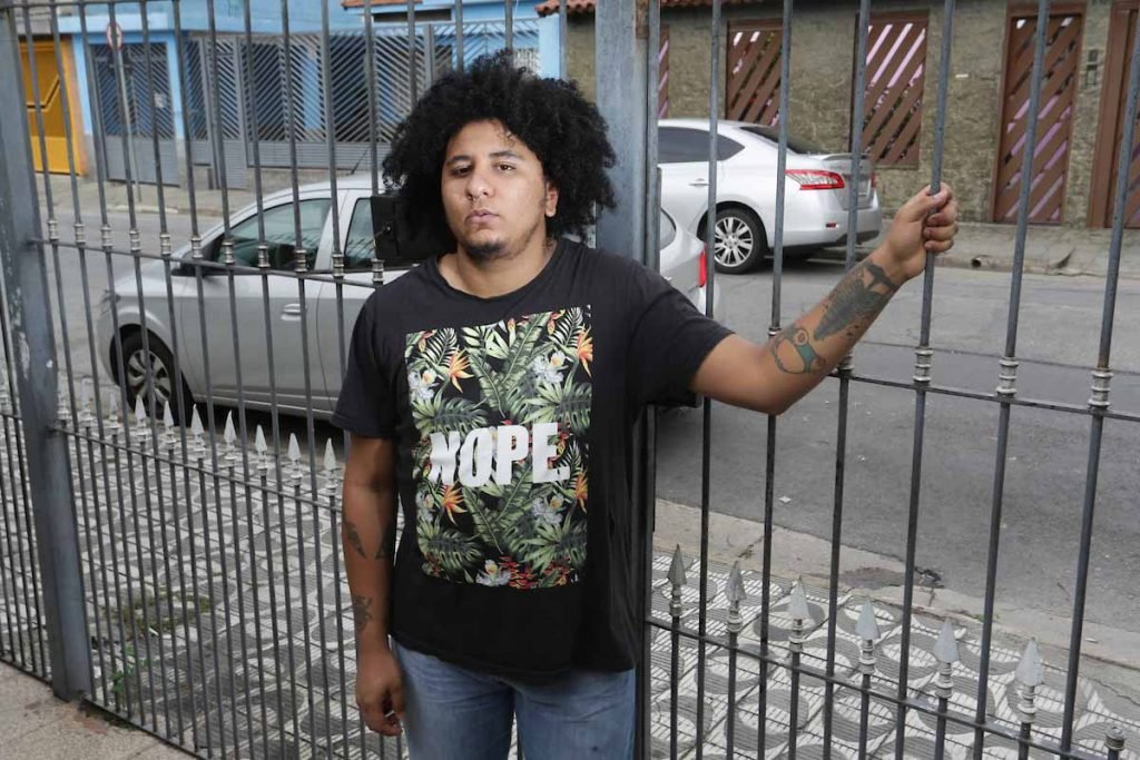 Ailton Rodrigues, morador de São Miguel Paulista, em sua casa