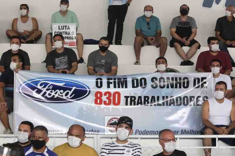 Assembleia de trabalhadores da Ford, organizada pelo Sindicato dos Metalúrgicos de Taubaté e Região, que acontece na câmara Municipal da cidade, nesta quarta-feira (13). Após anos de perdas, agravadas pelo cenário de pandemia, a Ford anunciou na última segunda-feira (11) o fechamento de suas fábricas no Brasil, mais precisamente as operações nas plantas de Camaçari (BA), Taubaté (SP) e da Troller (em Horizonte, CE) ainda em 2021.