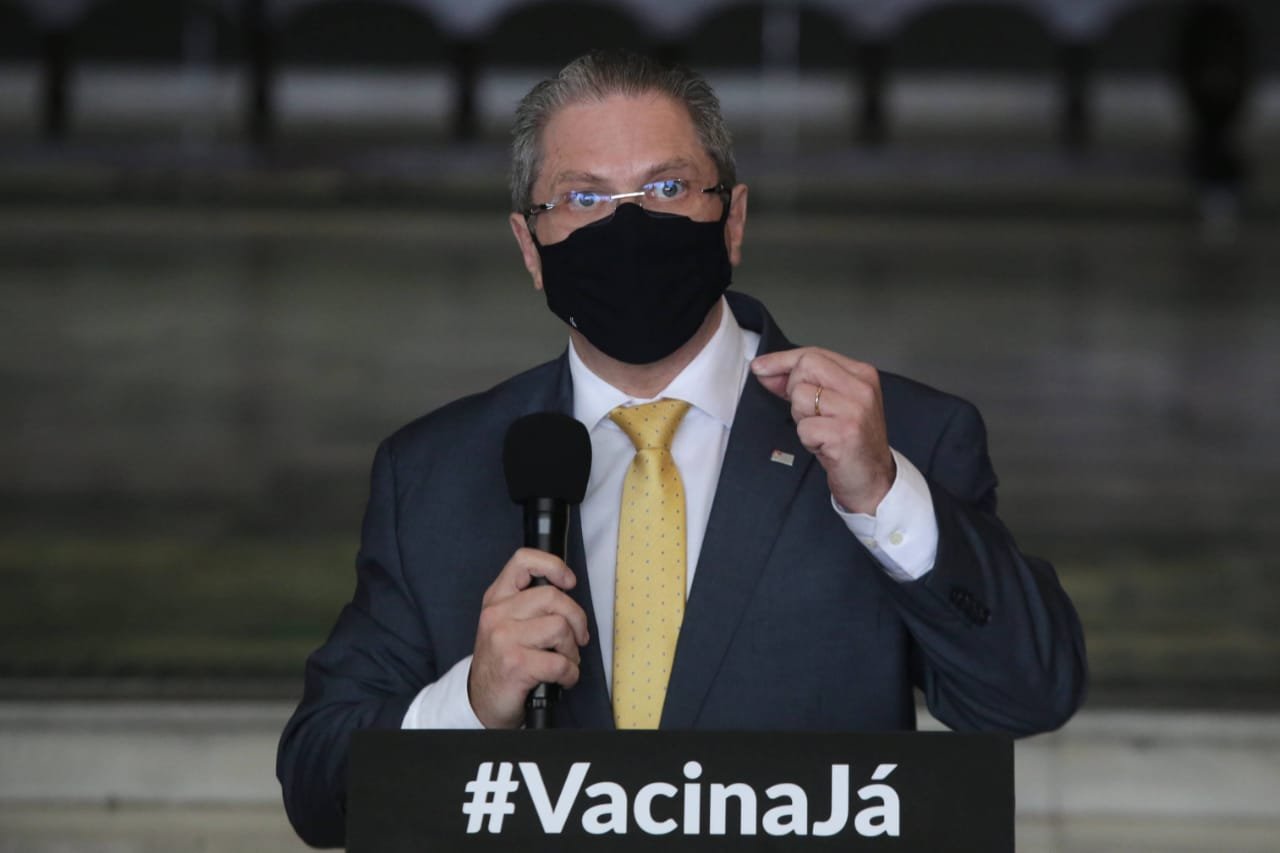 O governador João Doria (PSDB) e o secretário Estadual de Saúde Jean Gorinchteyn apresentam respiradores para doação para o estado de Amazonas contra o coronavírus.