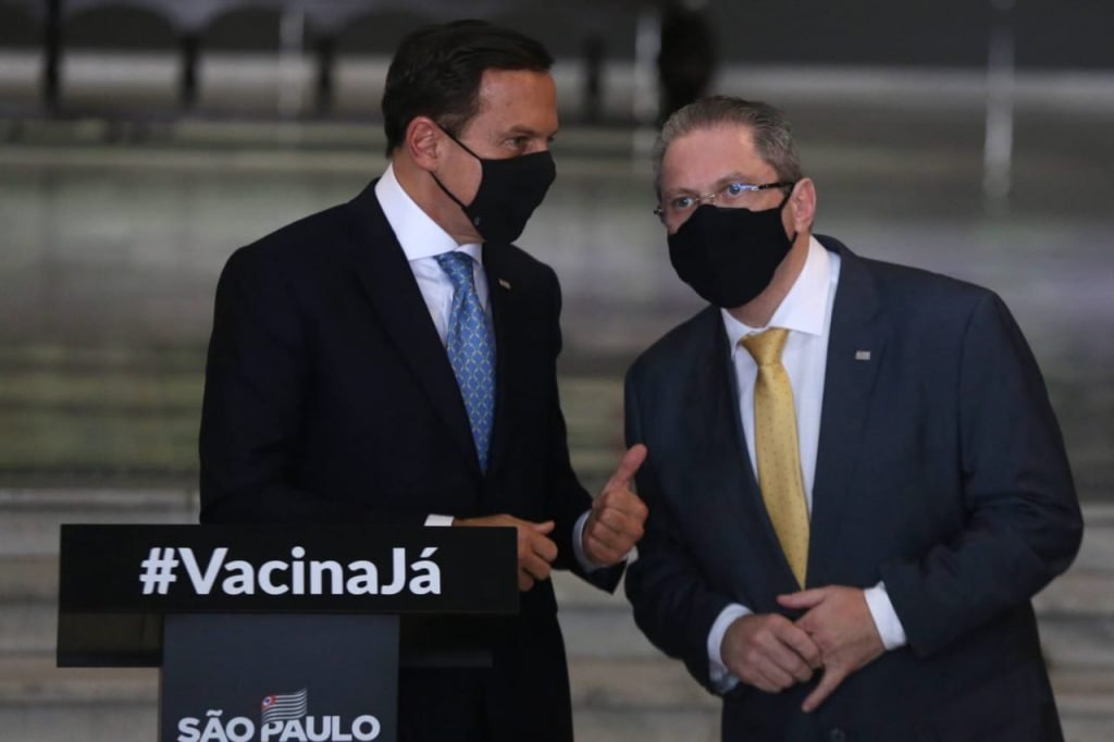 O governador João Doria (PSDB) e o secretário Estadual de Saúde Jean Gorinchteyn apresentam respiradores para doação para o estado de Amazonas contra o coronavírus.