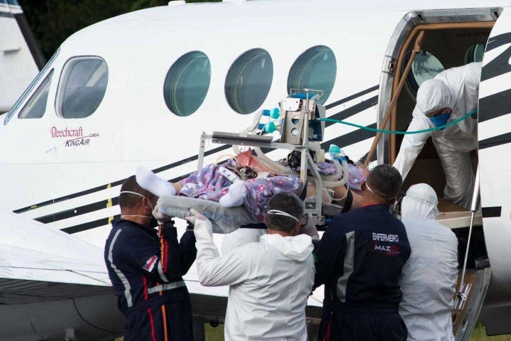 Passageiros são transportados de Manaus a outros estados após sistema de saúde da capital colapsar