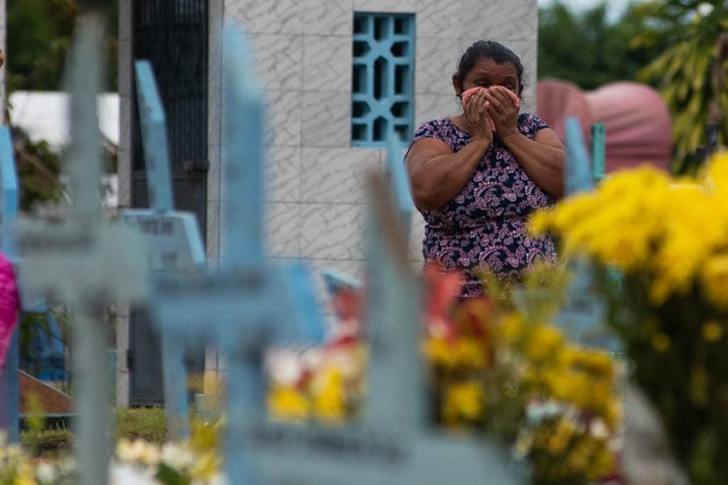 Cemitério Nossa Senhora Aparecida, em Manaus (AM). Capital registra recorde atrás de recorde em número de sepultamentos