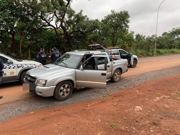 PMDF flagra homem em prisão domiciliar com arma e droga