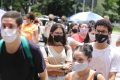 Candidatos chegam para a prova do Enem 2021, na Unip Marquês de São Vicente, na Barra Funda, zona oeste de São Paulo, neste domingo (17)