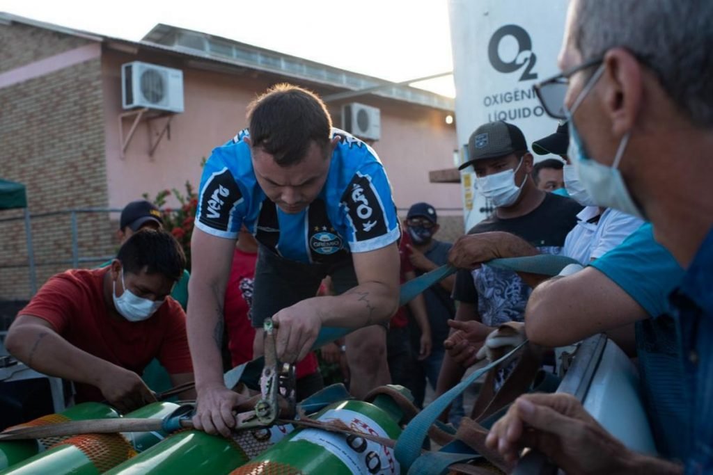 Com falta de oxigênio, Itacoatiara faz corrida a Manaus para reabastecer cilindros do gás