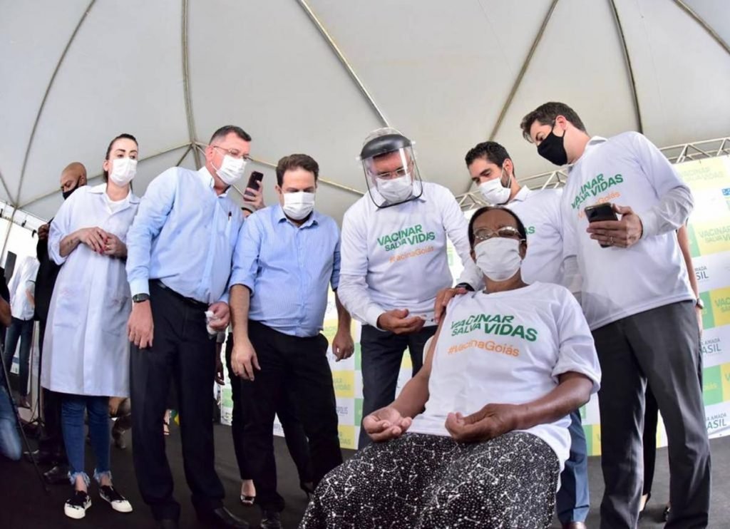 Goiás inicia vacinação contra a Covid-19 em grupos prioritários