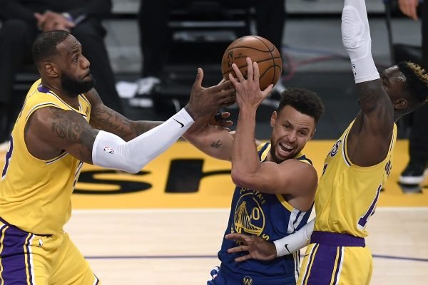 Lakers batem Warriors no fim e ficam a uma vitória da final do