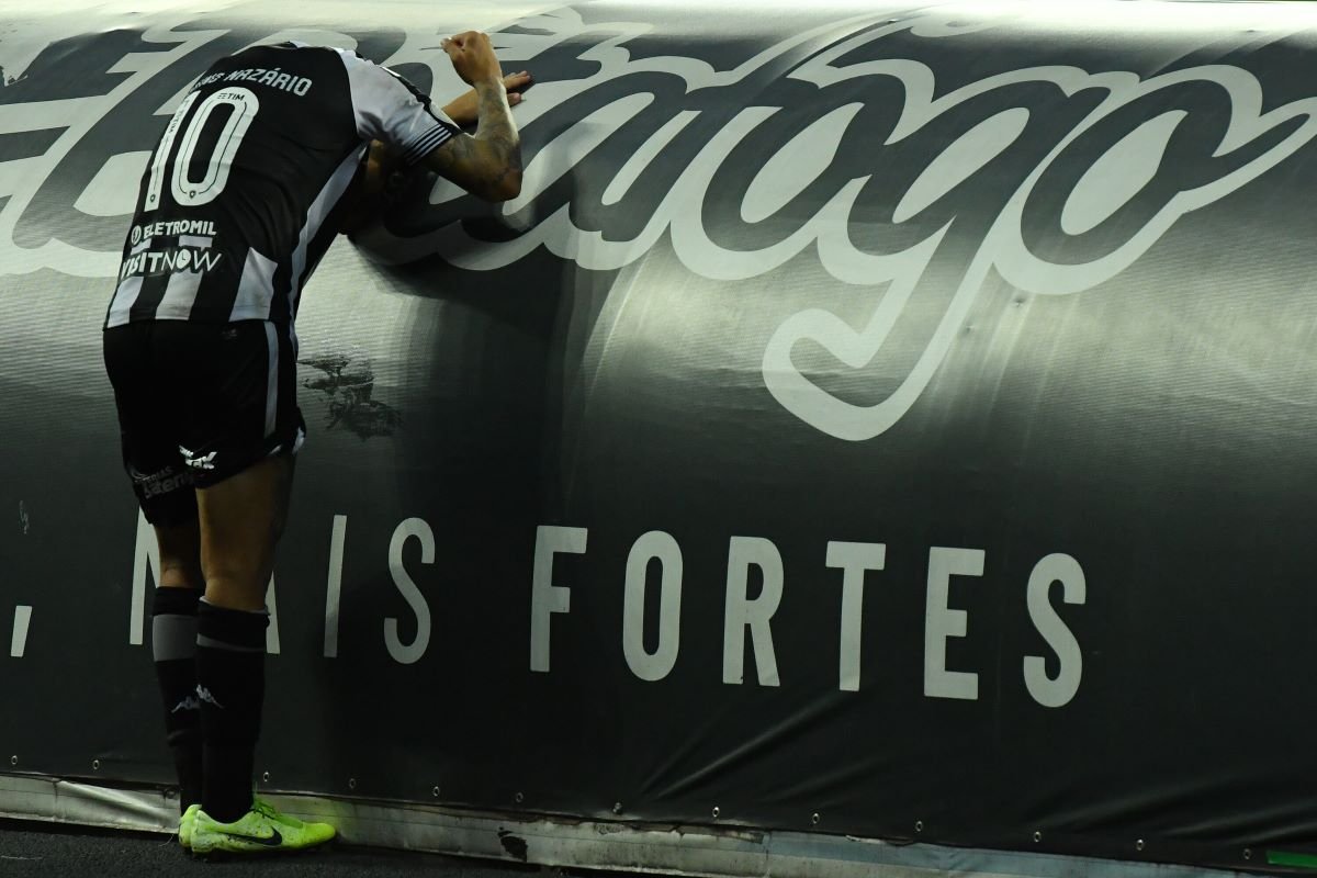 Botafogo perde para o Sport e está rebaixado para a Série B do Brasileirão