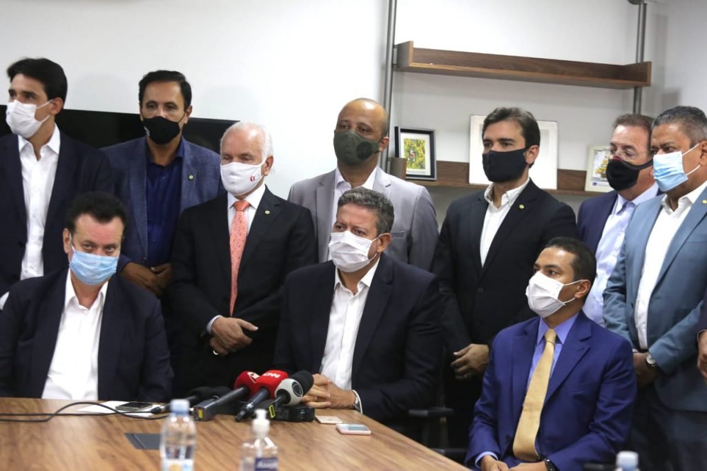 O deputado federal e candidato à presidência da Câmara Arthur Lira (PP), durante coletiva de imprensa na Associação Comercial de São Paulo, na região central, nesta tarde de quinta-feira (21).