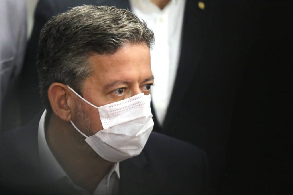 O deputado federal e candidato à presidência da Câmara Arthur Lira (PP), durante coletiva de imprensa na Associação Comercial de São Paulo, na região central, nesta tarde de quinta-feira (21).