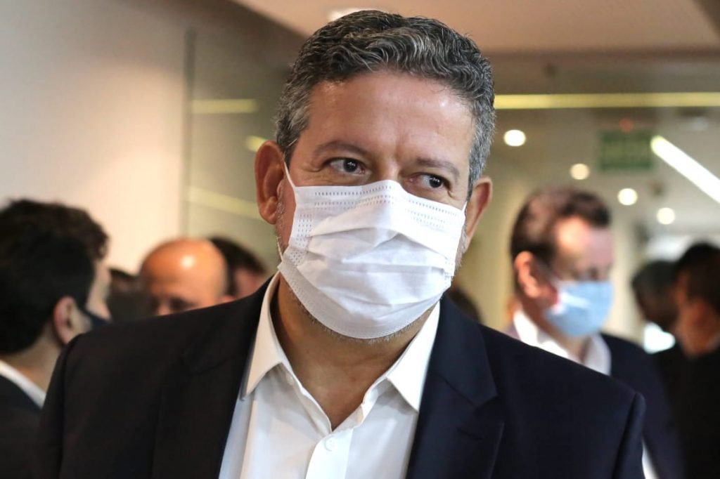 O deputado federal e candidato à presidência da Câmara Arthur Lira (PP), durante coletiva de imprensa na Associação Comercial de São Paulo, na região central, nesta tarde de quinta-feira (21).