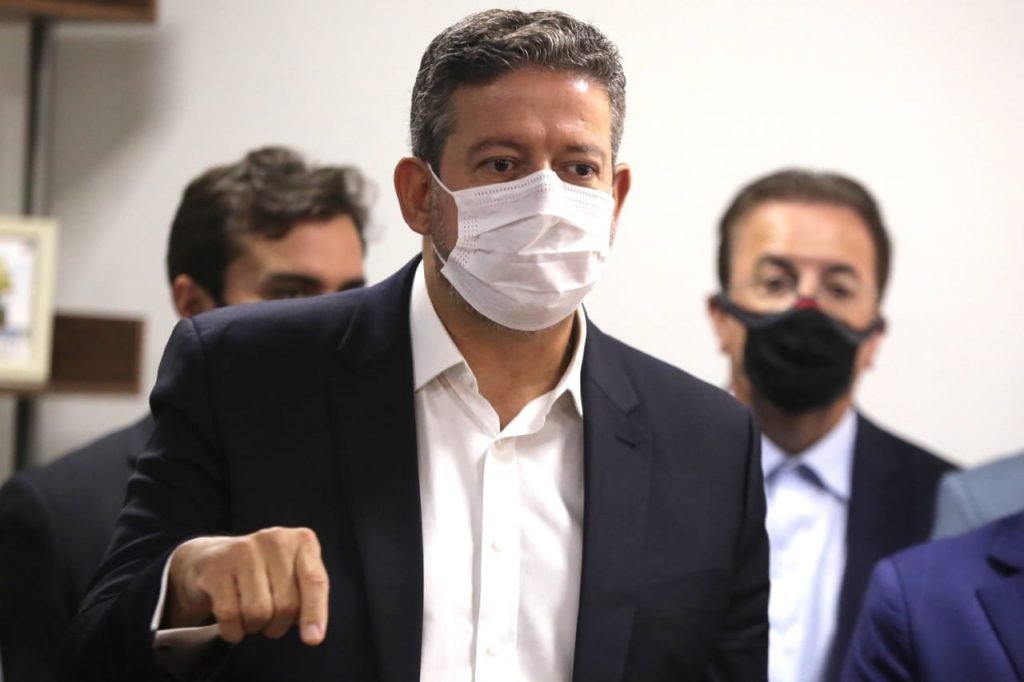 O deputado federal e candidato à presidência da Câmara Arthur Lira (PP), durante coletiva de imprensa na Associação Comercial de São Paulo, na região central, nesta tarde de quinta-feira (21).