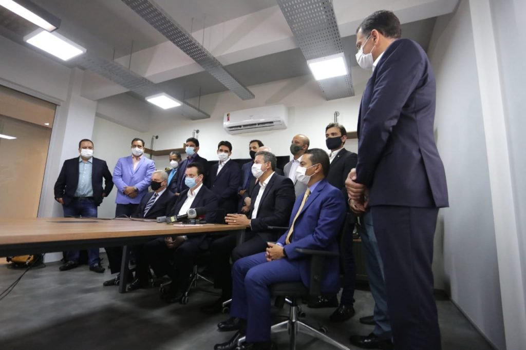 O deputado federal e candidato à presidência da Câmara Arthur Lira (PP), durante coletiva de imprensa na Associação Comercial de São Paulo, na região central, nesta tarde de quinta-feira (21).