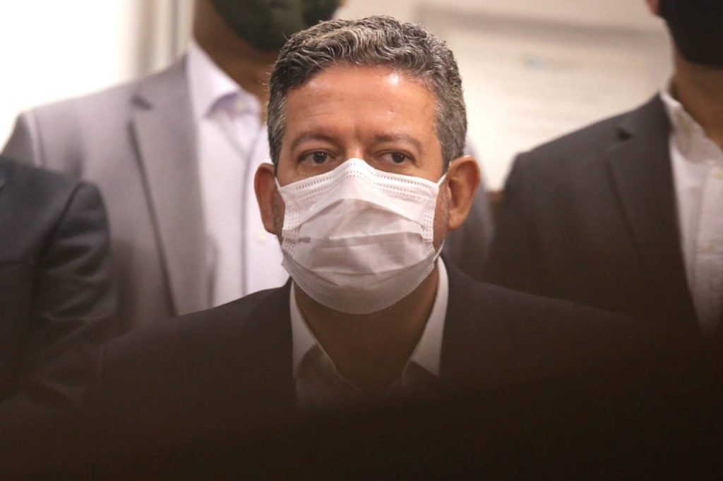 O deputado federal e candidato à presidência da Câmara Arthur Lira (PP), durante coletiva de imprensa na Associação Comercial de São Paulo, na região central, nesta tarde de quinta-feira (21).
