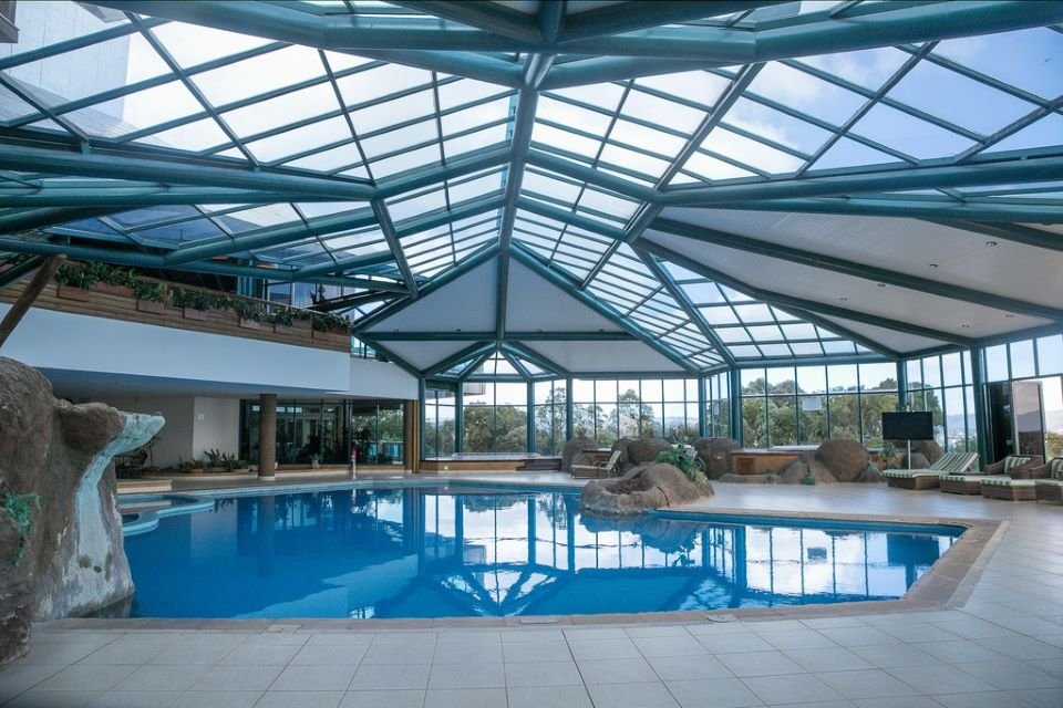 Hotel luxuoso Blue Mountain & Spa, em Campos do Jordão, está com 25 de