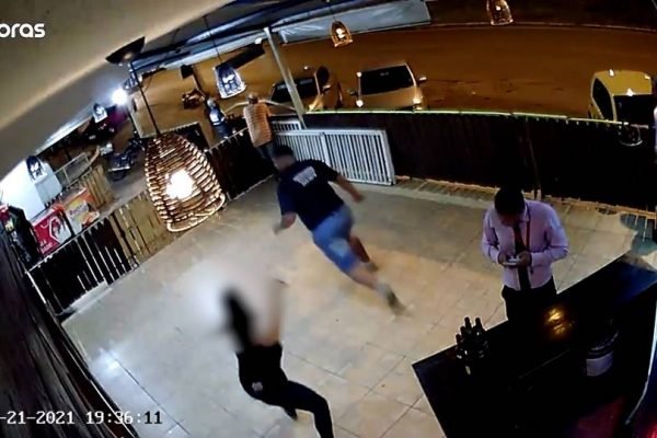 Jovem de 28 anos é presa ao jogar uma faca no ex-namorado no DF