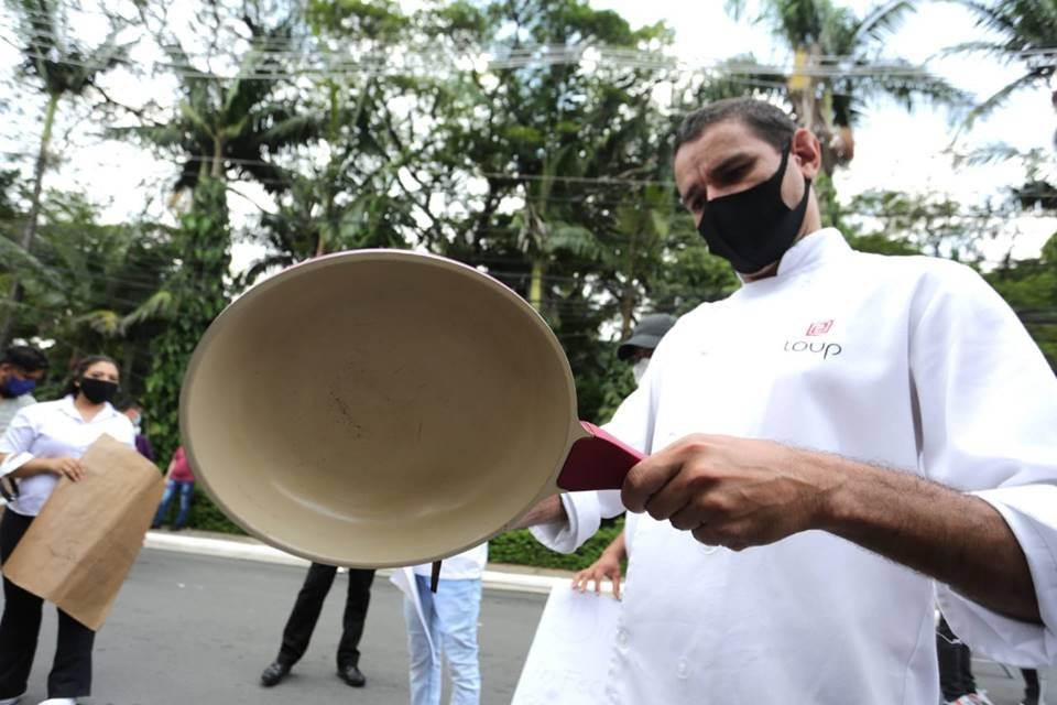 Protesto em SP pelo fechamento de estabelecimentos