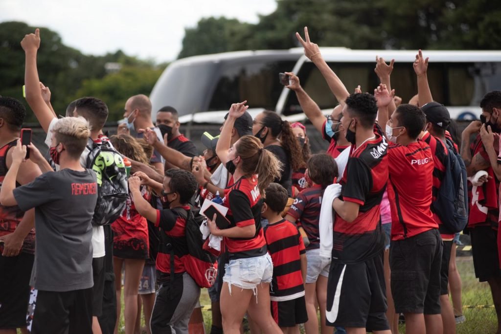 Presidente Jair Messias Bolsonaro, chega ao centro de treinamento do Brasiliense futebol clube, para assistir ao treino do Flamengo e é xingado pela torcida
