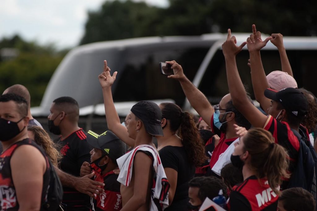 Presidente Jair Messias Bolsonaro, chega ao centro de treinamento do Brasiliense futebol clube, para assistir ao treino do Flamengo e é xingado pela torcida