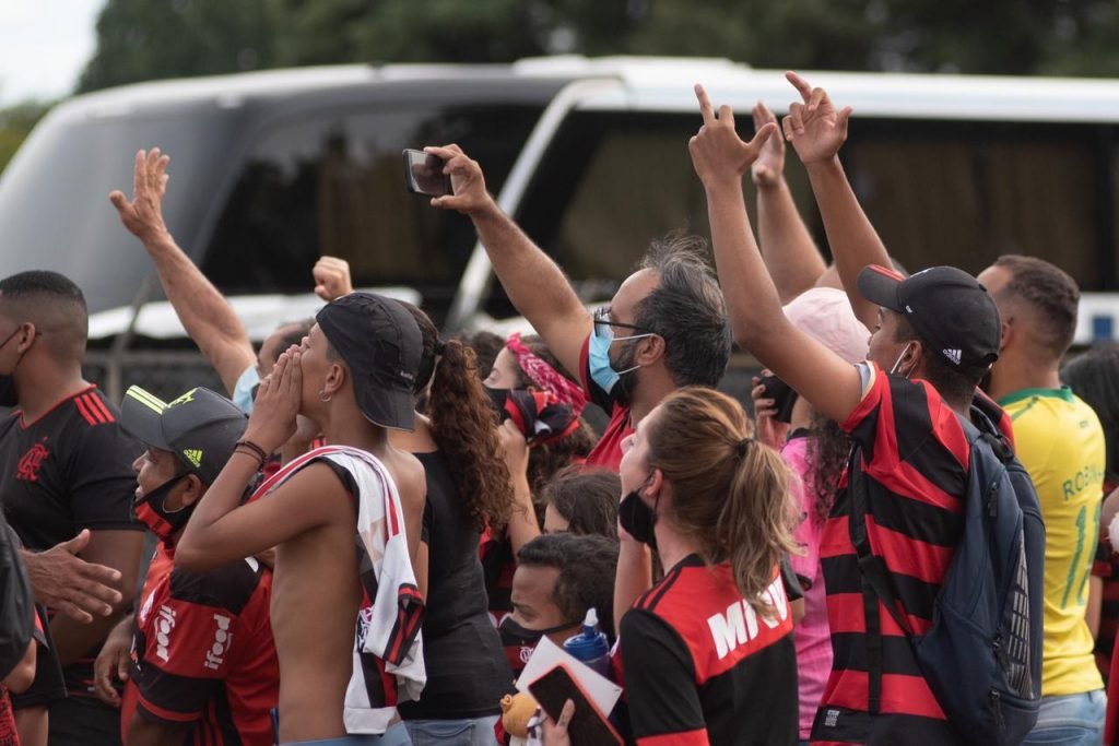 Presidente Jair Messias Bolsonaro, chega ao centro de treinamento do Brasiliense futebol clube, para assistir ao treino do Flamengo e é xingado pela torcida