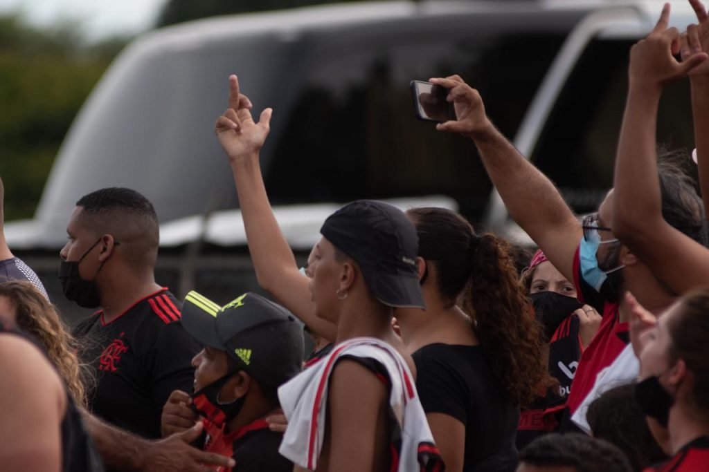 Presidente Jair Messias Bolsonaro, chega ao centro de treinamento do Brasiliense futebol clube, para assistir ao treino do Flamengo e é xingado pela torcida